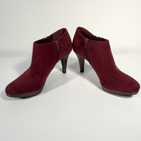 𝅺LIZ‎ CLAIBORNE EAGAN SUEDE HEALED ANKLE BOOT - Picture 2 of 7